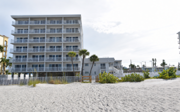 Commodore Beach Club Exterior