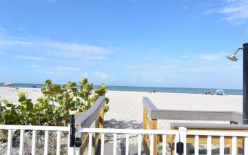 Commodore Beach Club Exterior