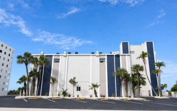 Commodore Beach Club Exterior